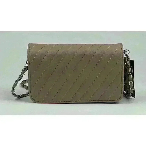 NEW! Badgley Mischka Women’s Studio Quilted Crossbody w/ Round Logo Bag NWT $69 - Picture 2 of 6